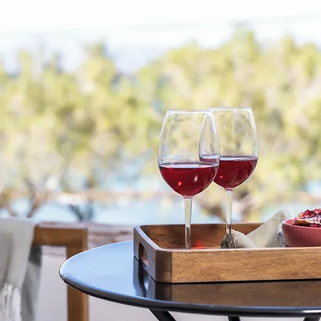 Eden Kythira Диакофти